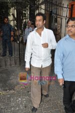 Bollywood pays homage to Aamir Khan_s father Tahir Hussain in Bandra, Mumbai on 3rd Feb 2010 (34).JPG